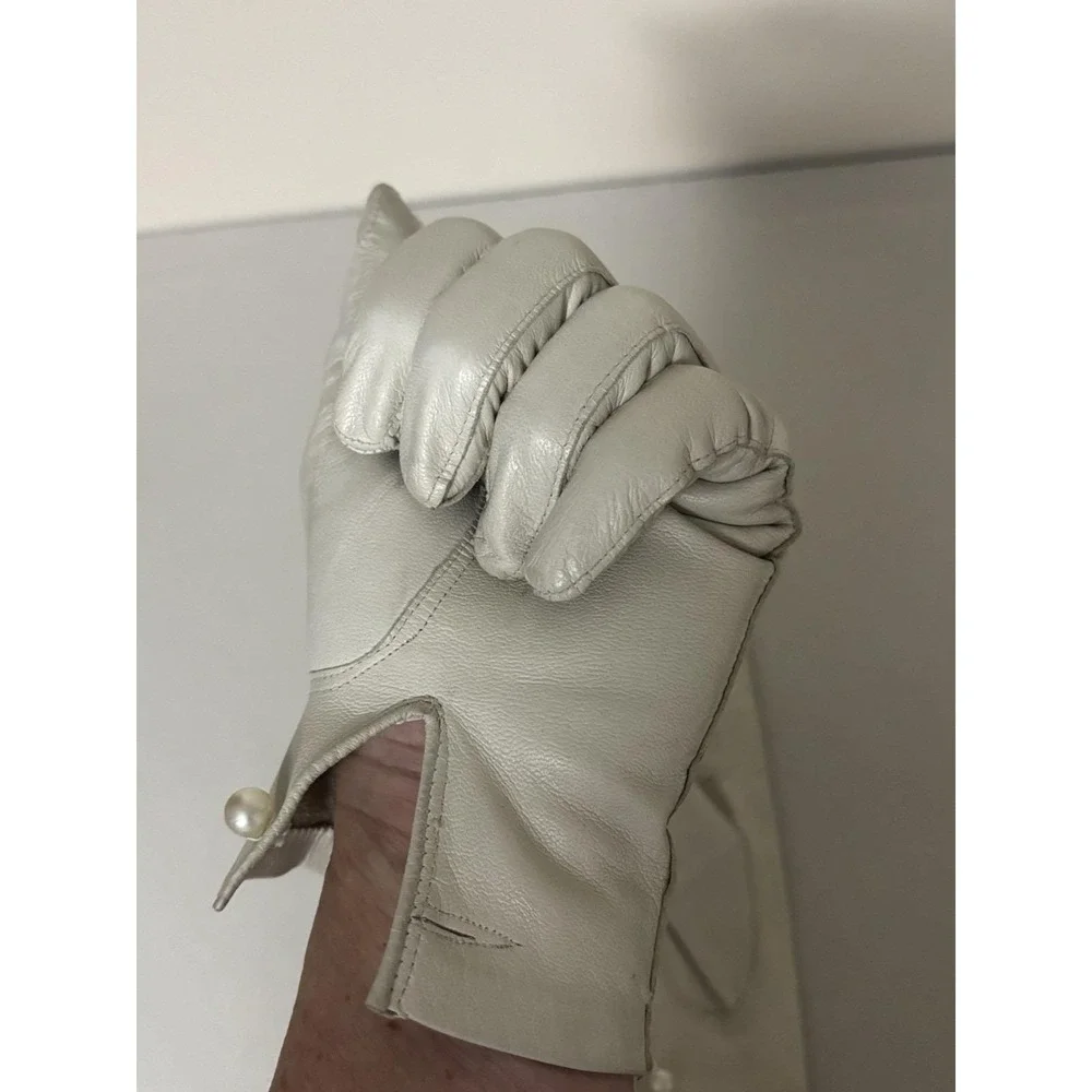 Vintage 1950s Ladies Beige Leather Dress Gloves Unlined Pearl S/M